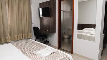 Deluxe-Doppelzimmer | Bettwäsche aus ägyptischer Baumwolle, hochwertige Bettwaren, Minibar