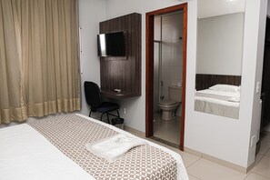 Kahden hengen deluxe-huone | Egyptinpuuvillaiset lakanat, ylelliset vuodevaatteet, minibaari