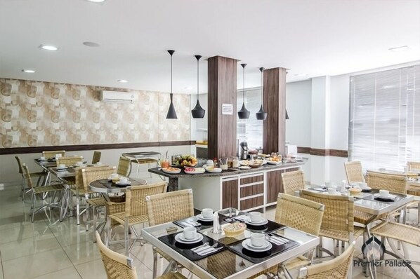 Free daily buffet breakfast - Premier Pallace Hotel (Araguaina)