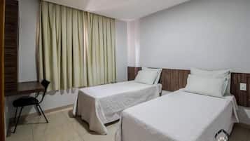 Draps en coton égyptien, literie de qualité supérieure, minibar, bureau