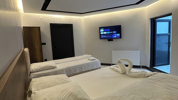 Double or Twin Room | Meja, ruang kerja komputer riba, kalis bunyi, Wi-fi percuma 