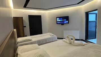 Double or Twin Room | Desk, laptop workspace, soundproofing, free WiFi