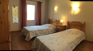 2 chambres, fer et planche à repasser, Wi-Fi gratuit, draps fournis