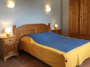 2 chambres, fer et planche à repasser, Wi-Fi gratuit, draps fournis