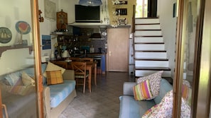 Televisión y chimenea 
