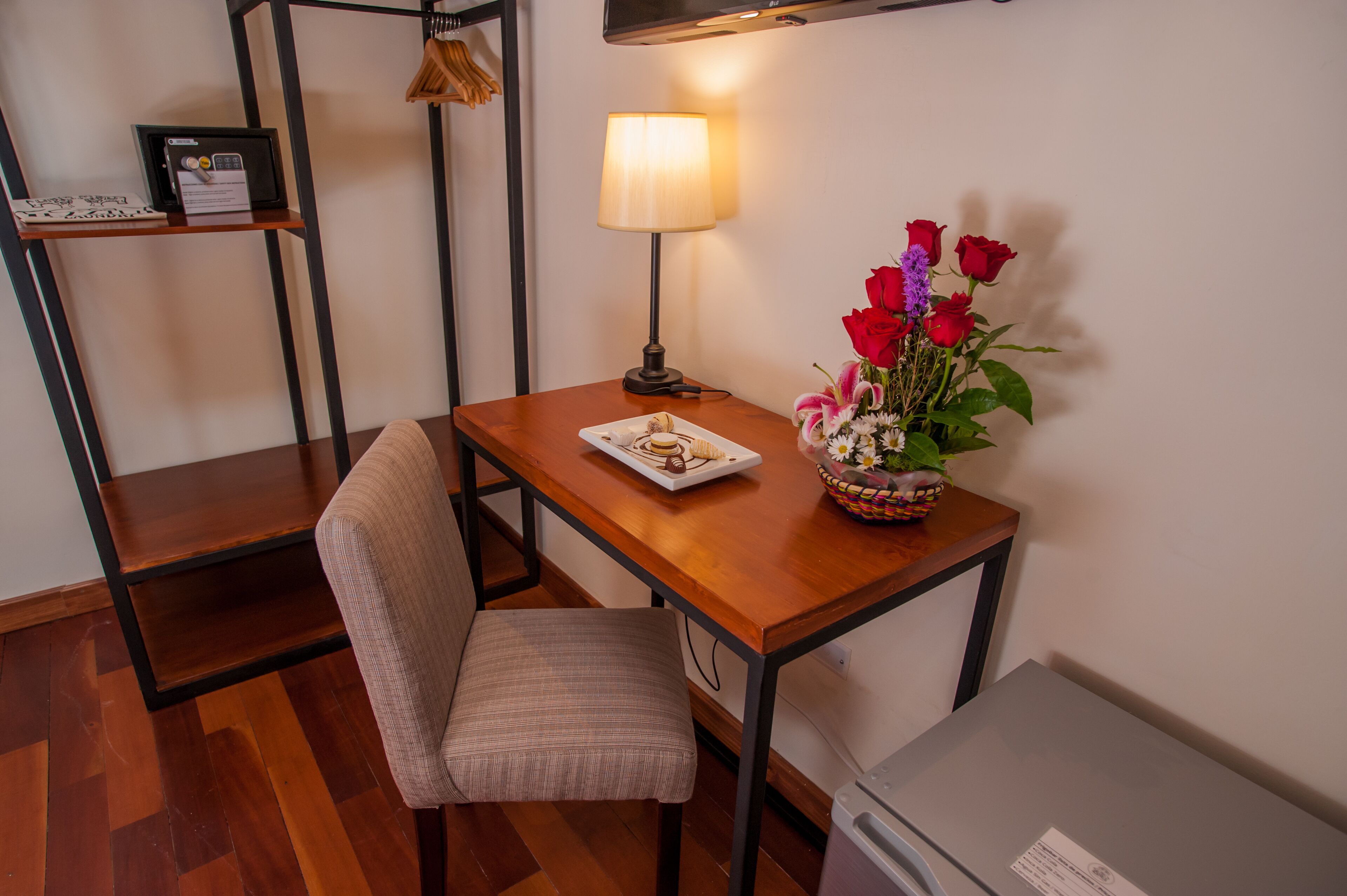 deluxe twin room | 1 bedroom, minibar, in-room safe, individually decorated