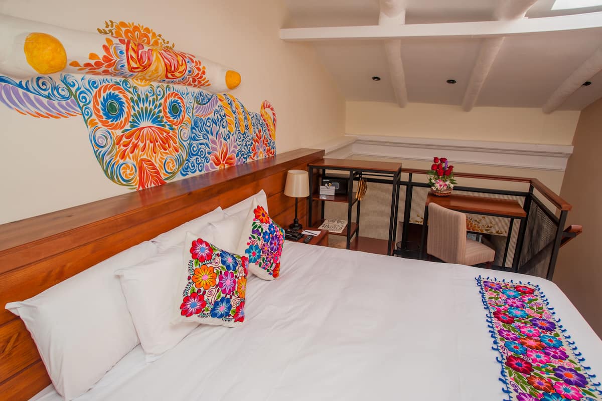Suite Deluxe, 1 très grand lit, vue ville | Minibar, coffres-forts dans les chambres, décoration personnalisée