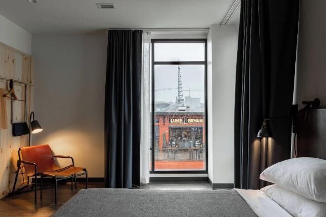 Blackout drapes, soundproofing, iron/ironing board, free WiFi