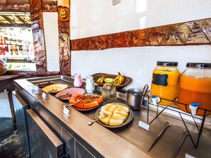 Alimentos y bebidas