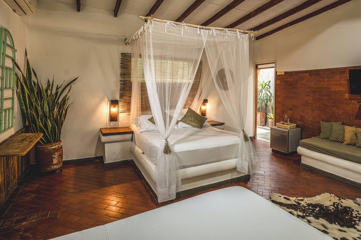 Quadruple Room | Minibar, bed sheets