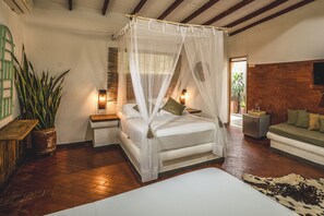 ميني بار وملاءات أسرّة