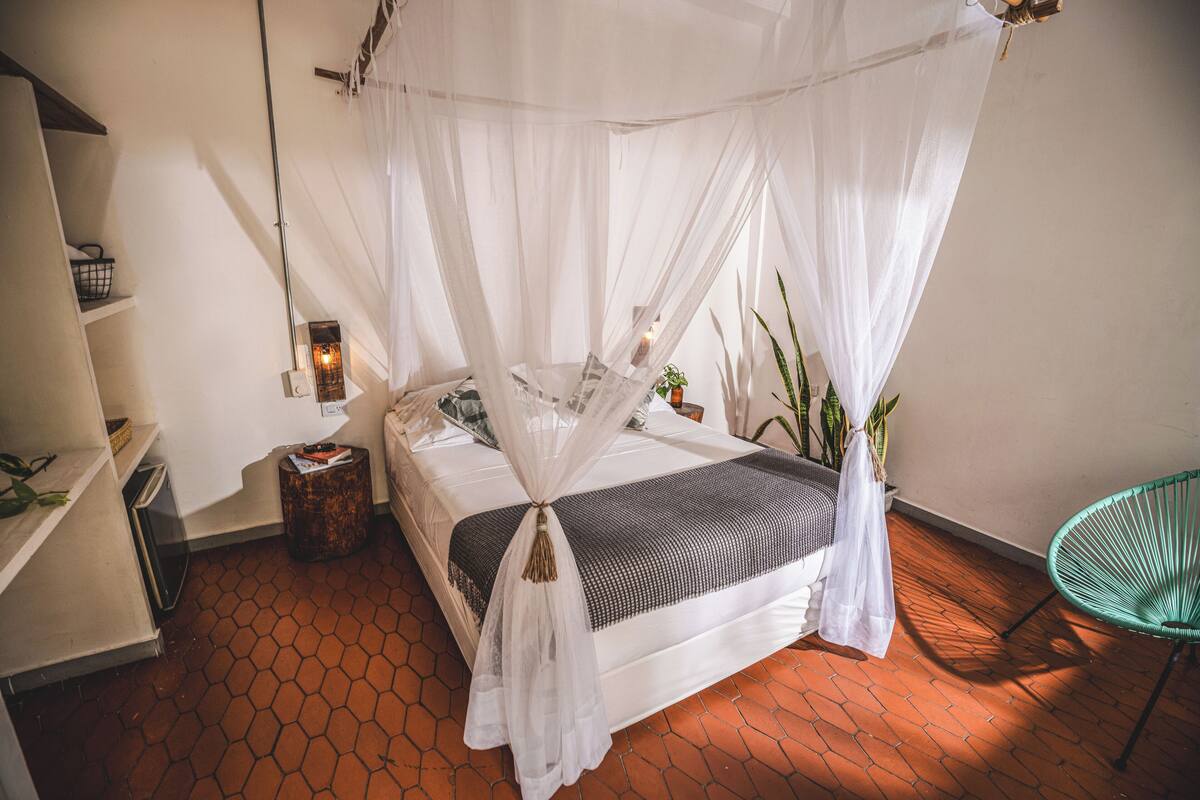 Standard Double Room, 1 Double Bed | Minibar, bed sheets