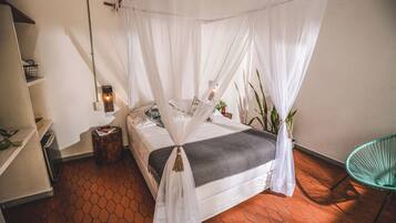 Habitación doble estándar, 1 cama matrimonial | 1 habitación, minibar y ropa de cama