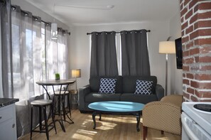 Signature Apartment, Garden View | Living area