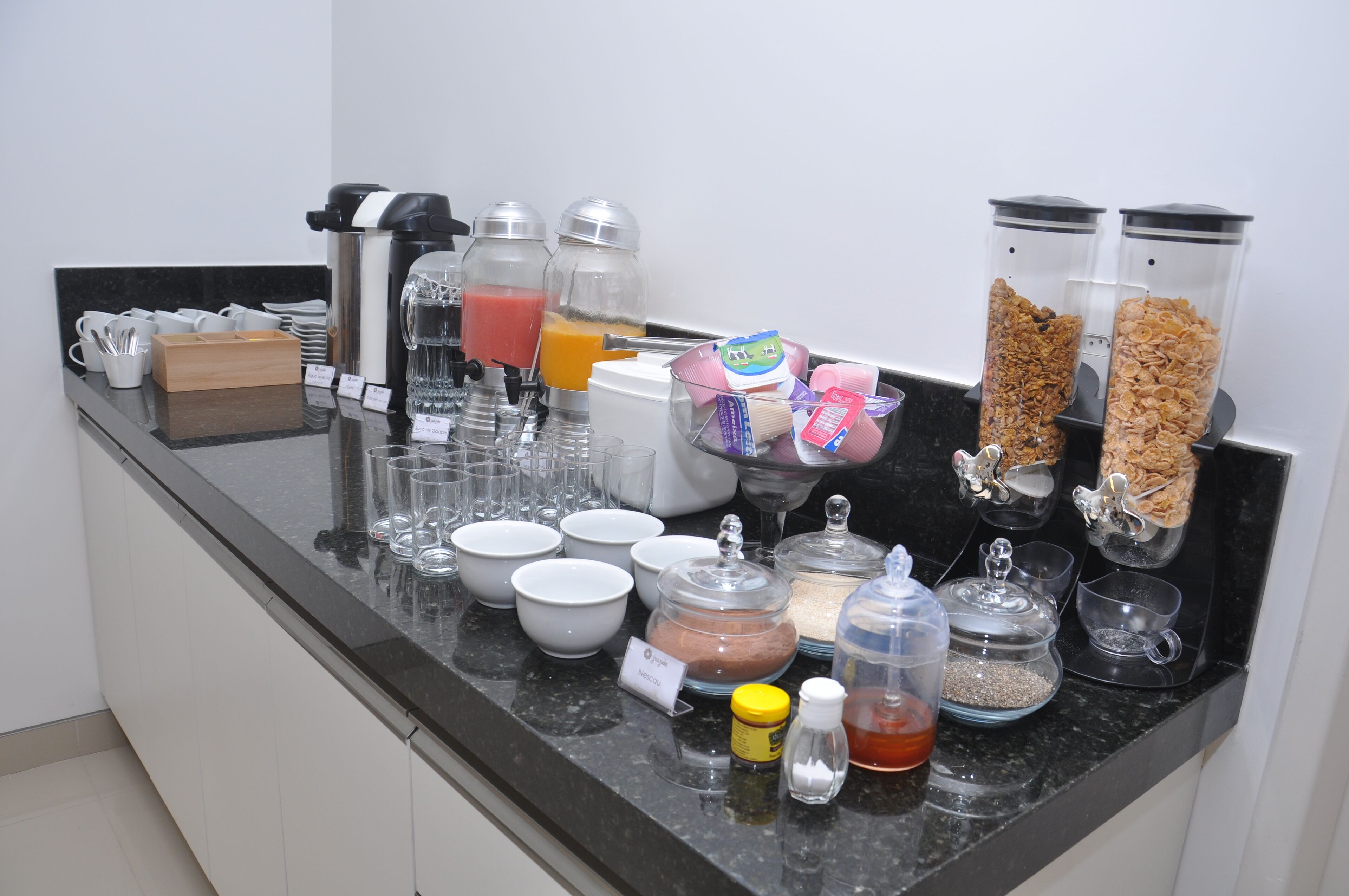 Café da manhã continental grátis todos os dias