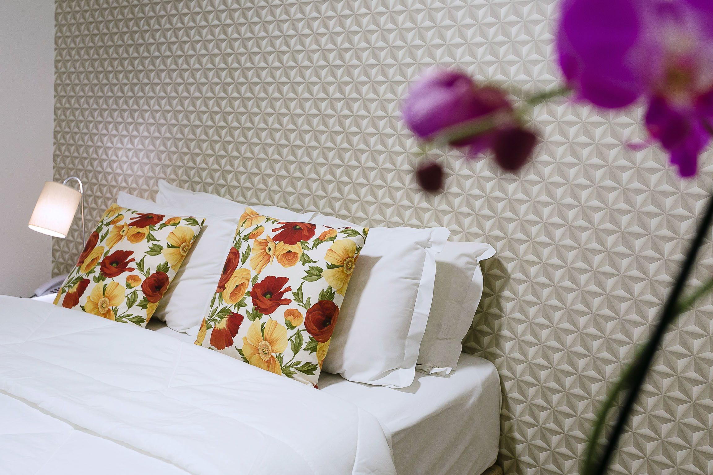 standard room, 1 queen bed | minibar, individually decorated, individually furnished, desk