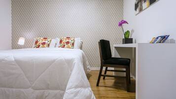 Quarto standard, 1 cama Queen | Frigobar, individualmente decorados, individualmente mobiliados