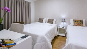 디럭스룸 (Cama de Casal) | 미니바, 책상, 노트북 작업 공간, 암막 커튼