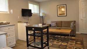 Flat-screen TV - Moncton Suites on Gaston (Moncton)