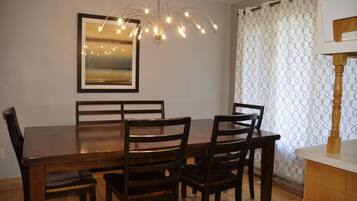 Superior Apartment, Multiple Beds | In-room dining