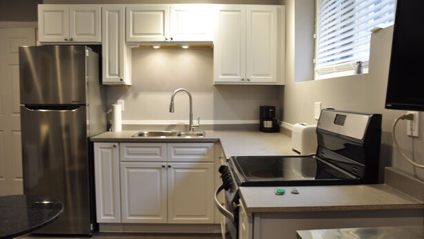 Coffee/tea maker, electric kettle - Moncton Suites on Gaston (Moncton)