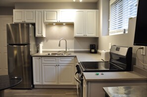 Coffee/tea maker, electric kettle - Moncton Suites on Gaston (Moncton)
