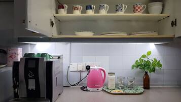 Free daily self-serve breakfast