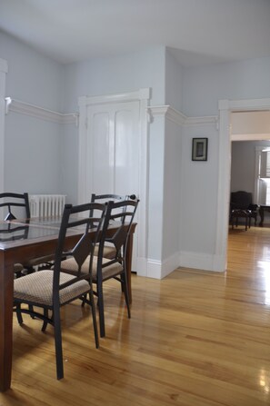In-room dining - Moncton Suites on Alma (Moncton)