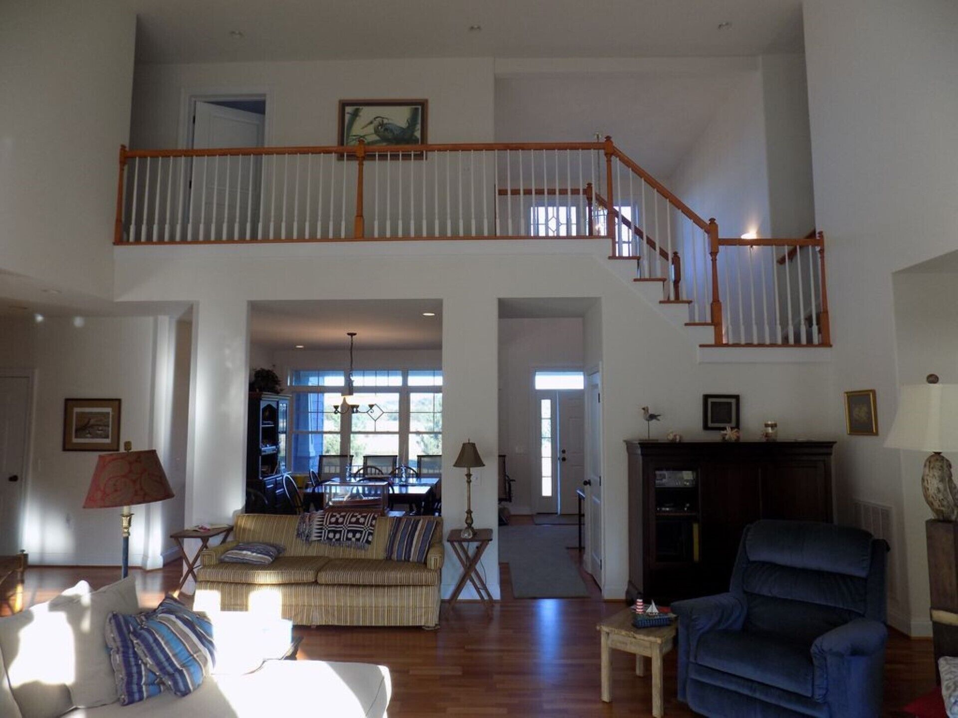 スマートテレビ、暖炉、DVD プレーヤー、書庫