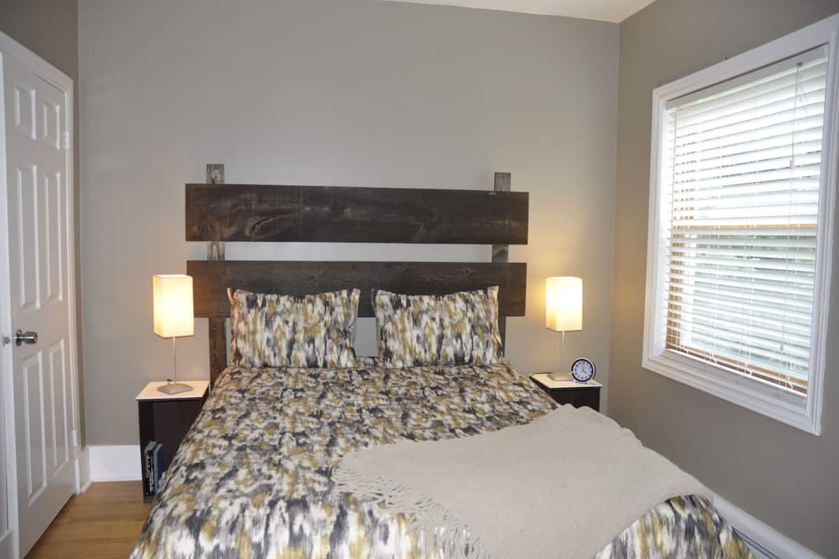 Premier Apartment, Multiple Beds, Garden View | Memory foam beds, desk, laptop workspace, iron/ironing board