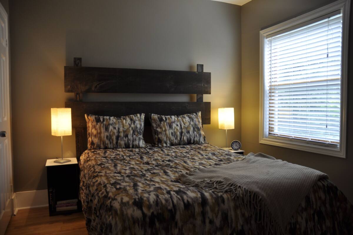 Signature Apartment, City View | Memory foam beds, desk, laptop workspace, iron/ironing board