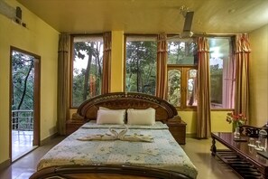 Premium bedding, in-room safe, desk, laptop workspace - Excelsior Sylhet Hotel & Resort (Sylhet)