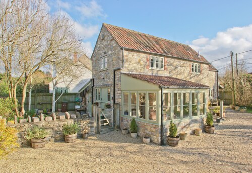 Lovely Character Cottage With Stunning Countryside Walks