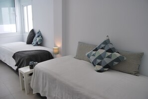 2 slaapkamers, een strijkplank/strijkijzer, gratis wifi, beddengoed