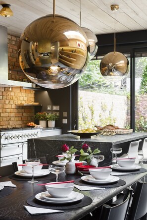 Dining - Contemporary Boutique Residence (London)
