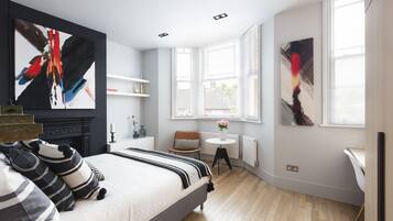 4 bedrooms, desk, soundproofing, iron/ironing board