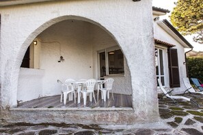 Outdoor dining - N111 - Numana, single villa with garden and sea view (Numana)