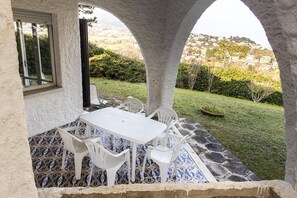 Outdoor dining - N111 - Numana, single villa with garden and sea view (Numana)