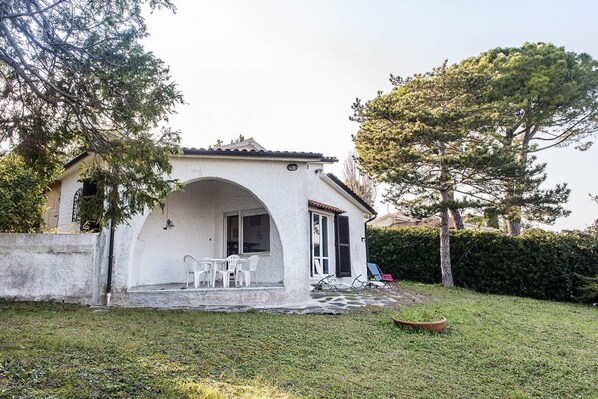 Exterior - N111 - Numana, single villa with garden and sea view (Numana)