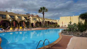 Outdoor pool, pool loungers