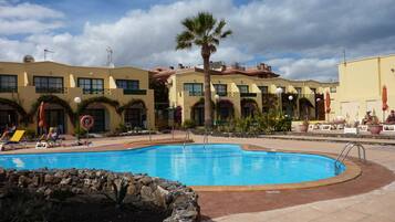 Außenpool, Liegestühle