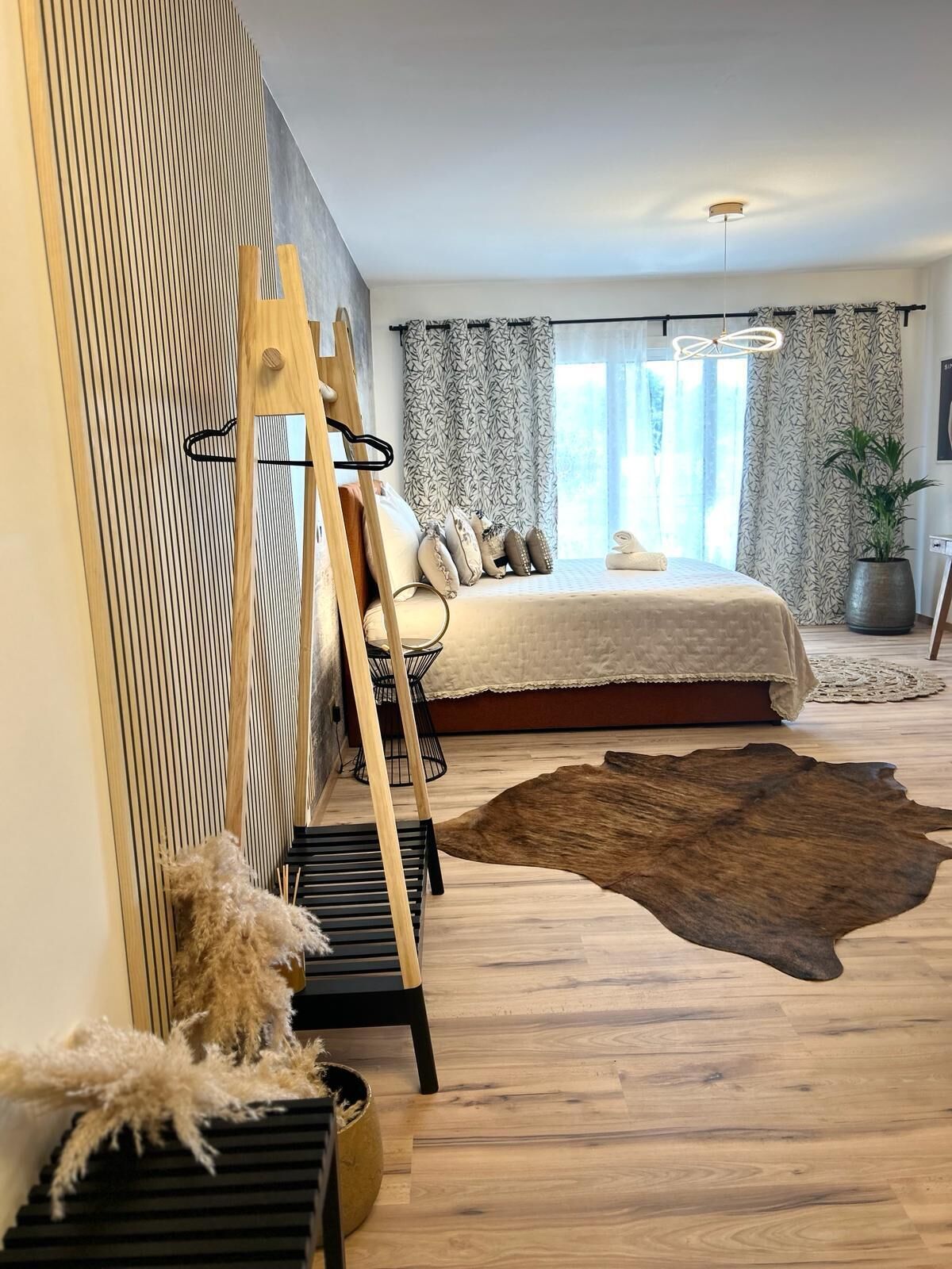 Superior Studio Suite, 1 King Bed, Sea View | In-room safe, soundproofing, iron/ironing board, bed sheets