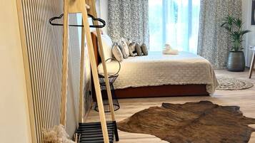 Superior Studio Suite, 1 King Bed, Sea View | In-room safe, soundproofing, iron/ironing board, bed sheets