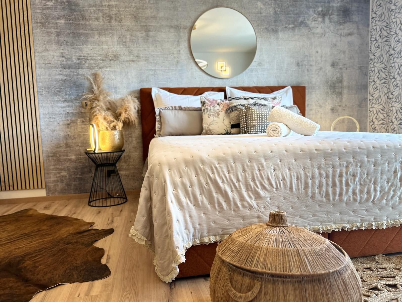 Suite estudio superior, 1 cama de matrimonio grande, vistas al mar | Caja fuerte, sistema de insonorización, tabla de planchar con plancha