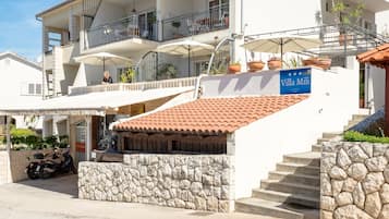 Superior Studio Suite, 1 King Bed, Sea View | Front of property