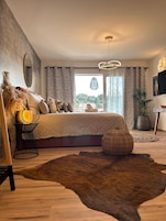 Suíte estúdio superior, 1 cama King, vista para o mar | Cofres nos quartos, quartos à prova de som