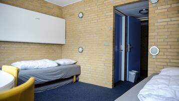 Desk, soundproofing, free WiFi