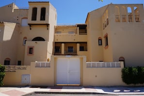 Exterior - Central 2 bedroom apartment in the Urbanization of Roquetas de Mar (Roquetas de Mar)