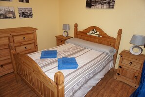 2 bedrooms, desk, iron/ironing board, travel crib