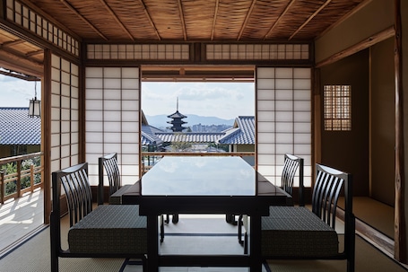 4 restaurants, breakfast, lunch, dinner served; local cuisine. Park Hyatt Kyoto